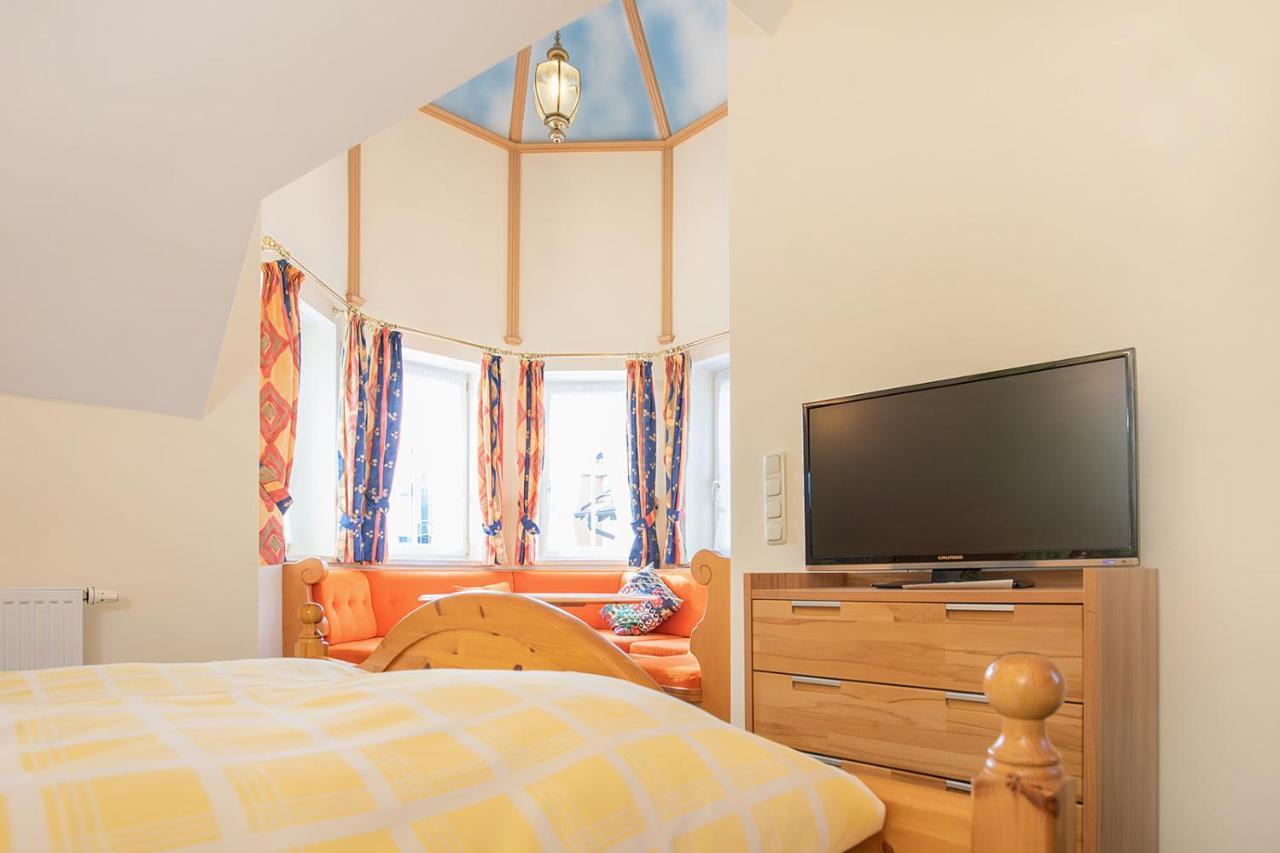 Koenig Ludwig Design Hotel Neu Zimmer Mit Sauna Oder Whirlpool Oder Mehr Альтёттинг Экстерьер фото