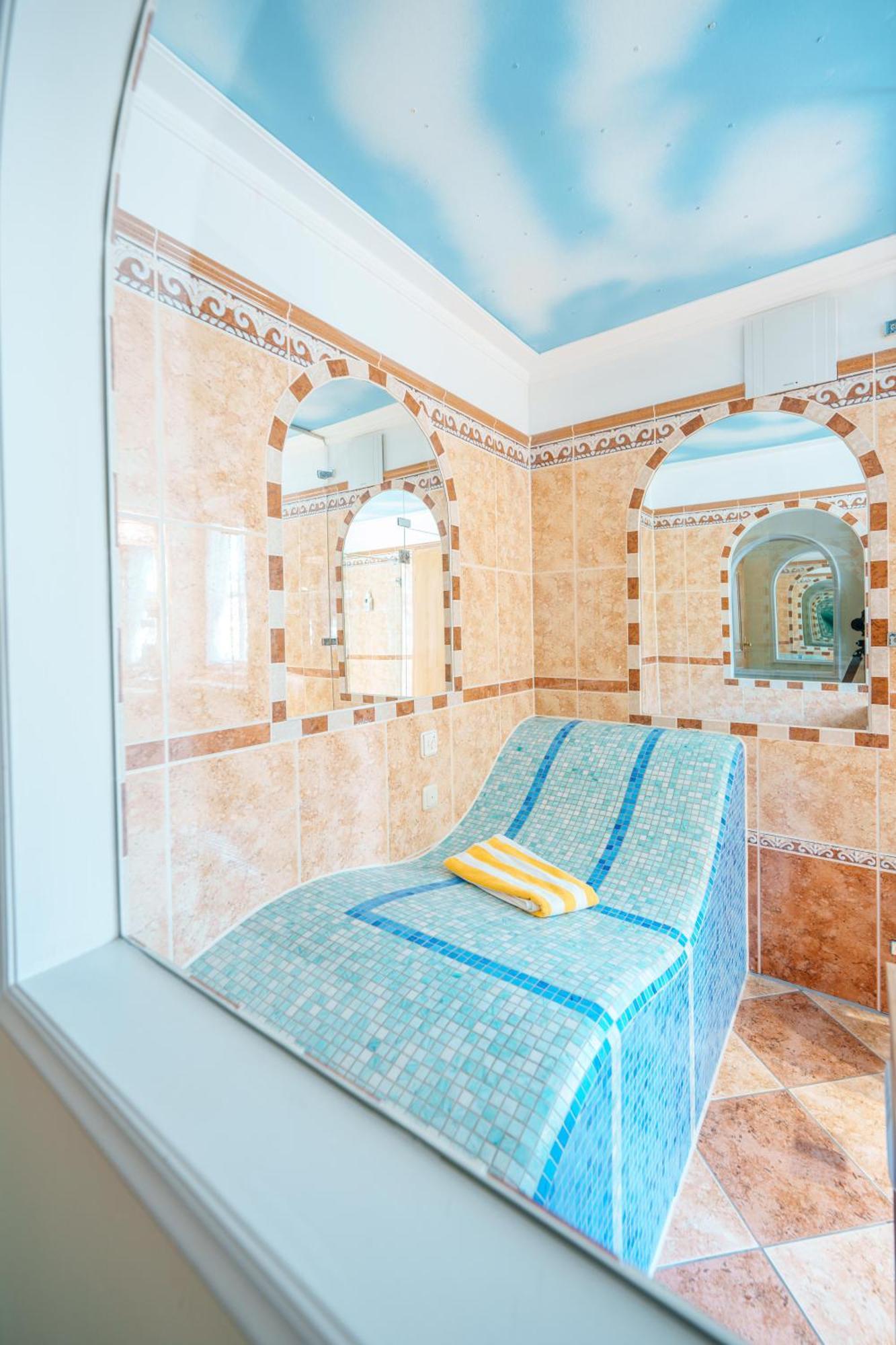Koenig Ludwig Design Hotel Neu Zimmer Mit Sauna Oder Whirlpool Oder Mehr Альтёттинг Экстерьер фото