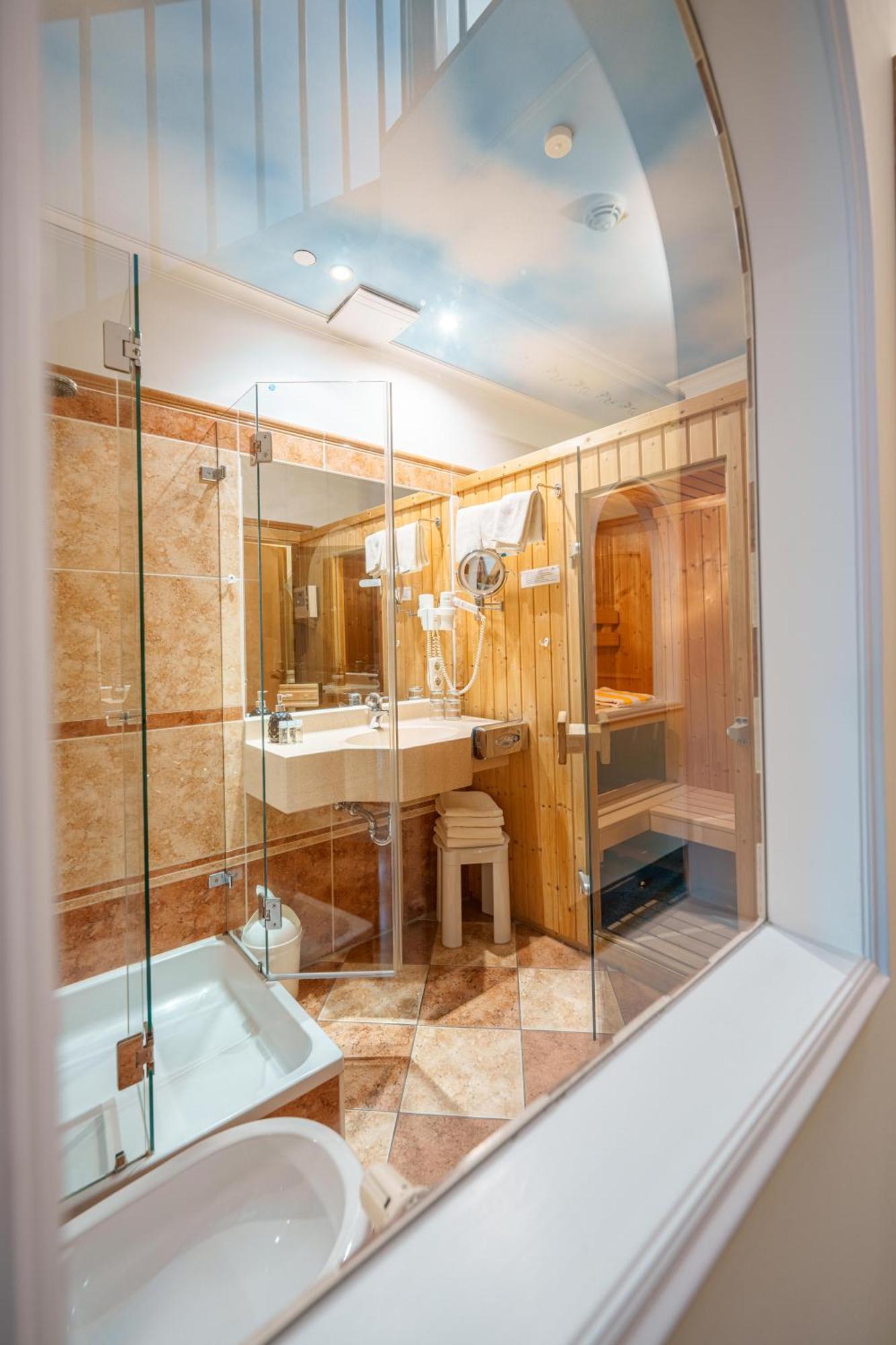 Koenig Ludwig Design Hotel Neu Zimmer Mit Sauna Oder Whirlpool Oder Mehr Альтёттинг Экстерьер фото