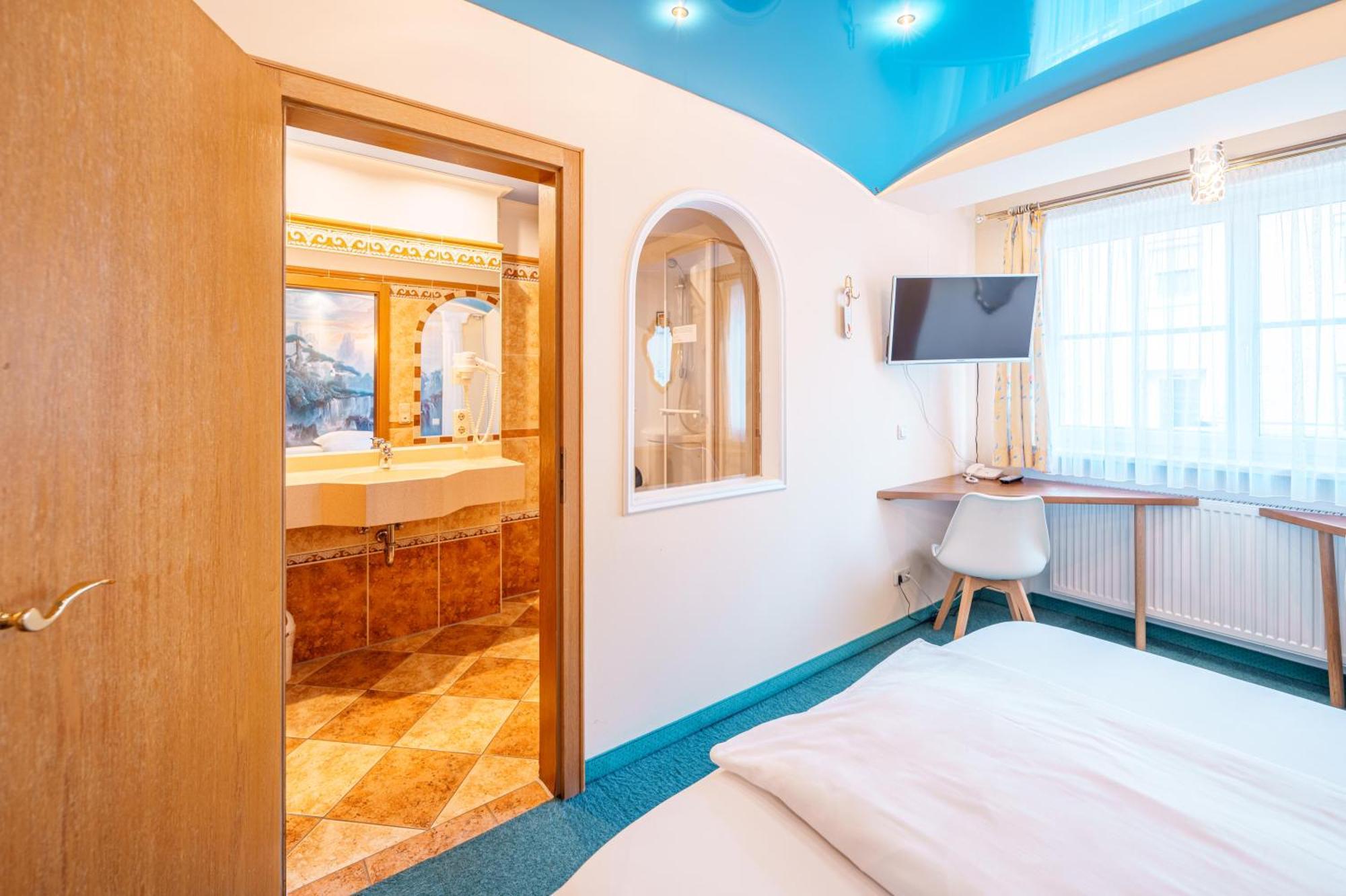 Koenig Ludwig Design Hotel Neu Zimmer Mit Sauna Oder Whirlpool Oder Mehr Альтёттинг Экстерьер фото