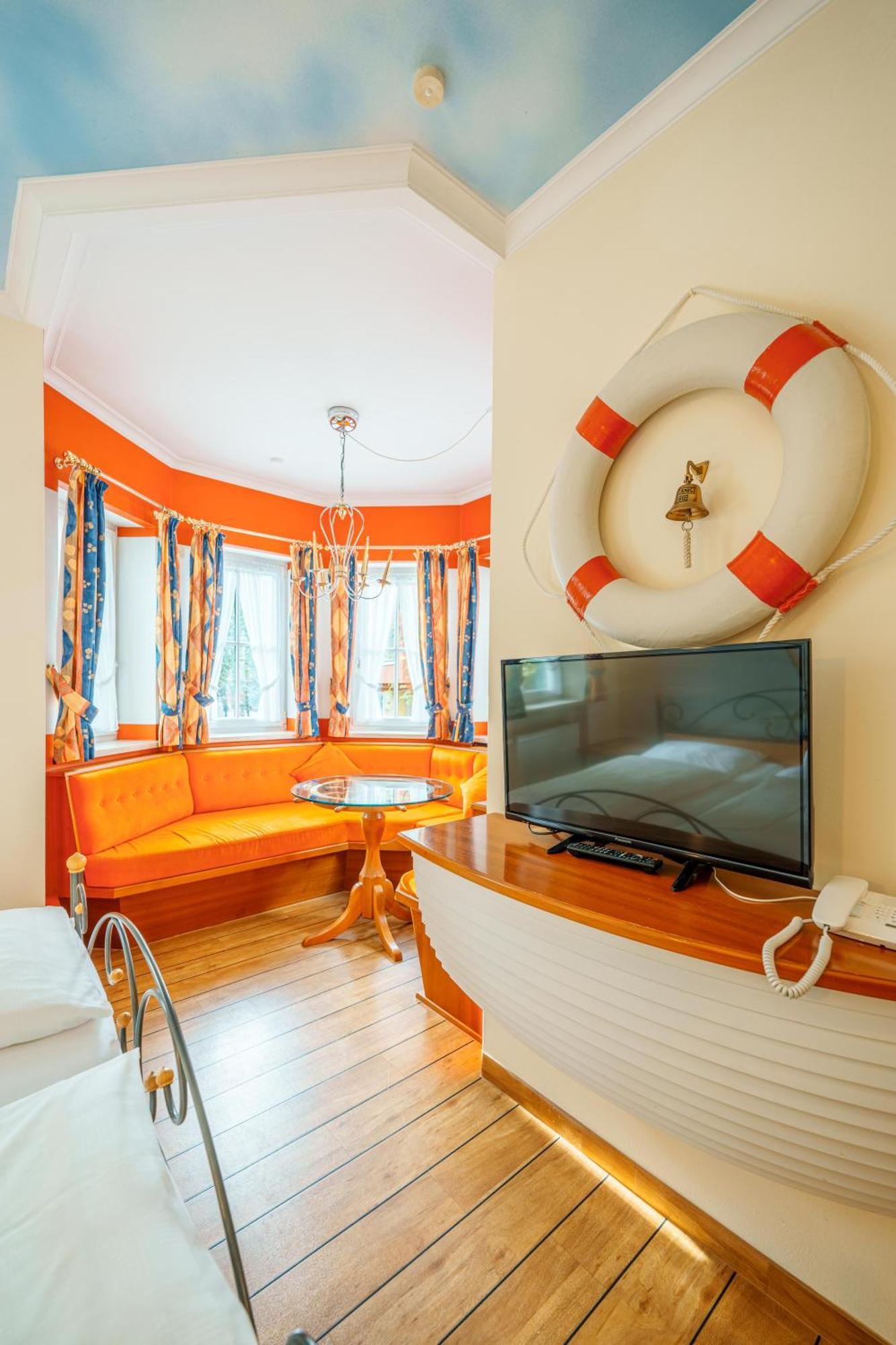 Koenig Ludwig Design Hotel Neu Zimmer Mit Sauna Oder Whirlpool Oder Mehr Альтёттинг Экстерьер фото